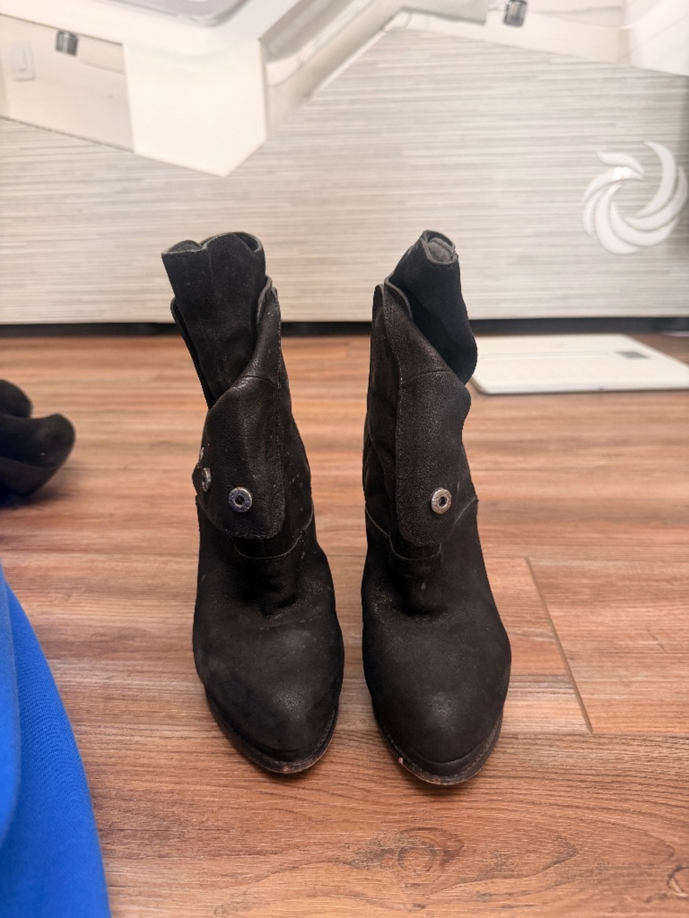 Vera Wang boots